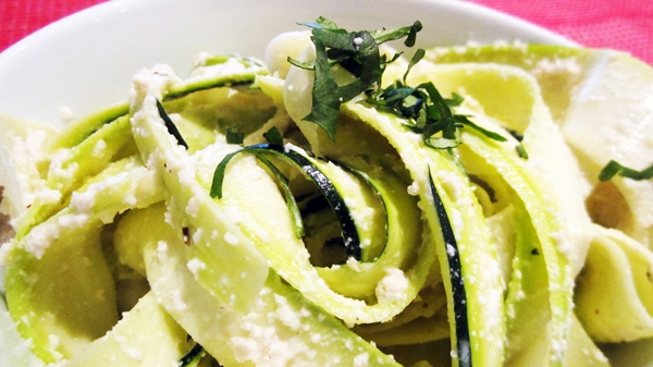 Raw Vegan Alfredo Sauce with Zucchini Noodles (Low-Carb & Gluten-Free)