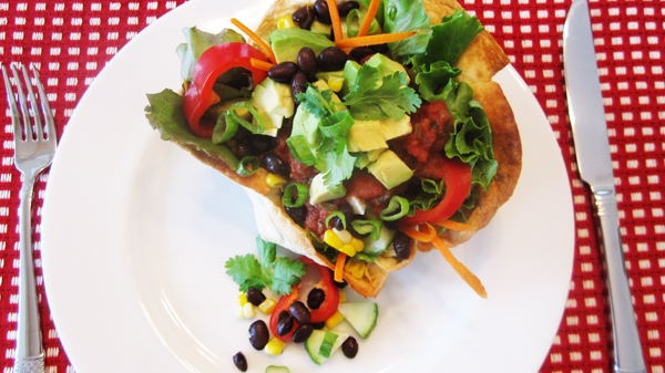 Homemade vegan taco salad bowls - Super easy and tasty!