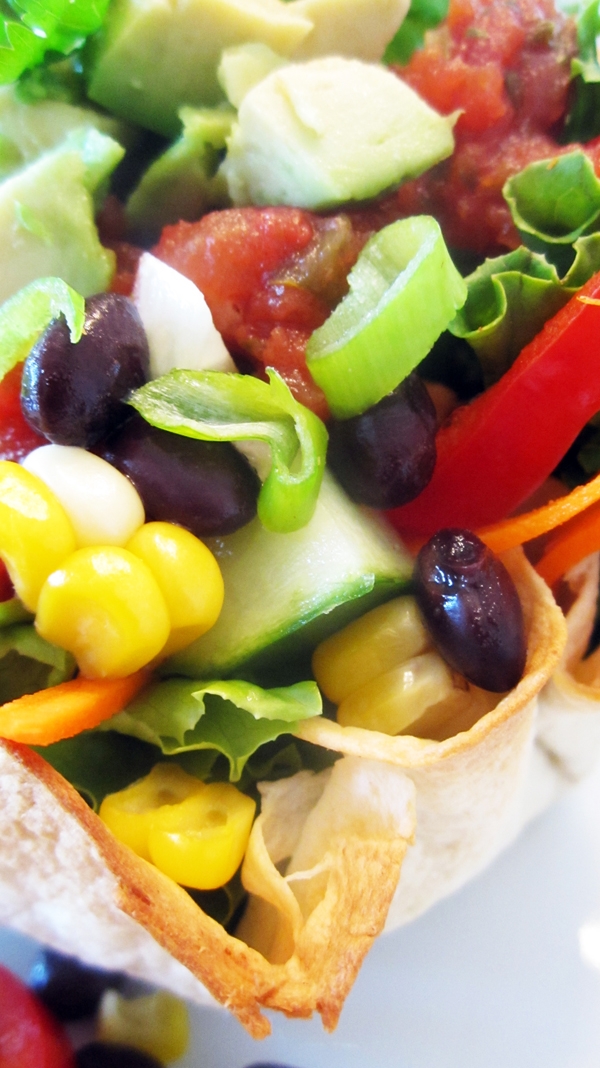 Homemade vegan taco salad shells/bowls - Super easy and tasty!