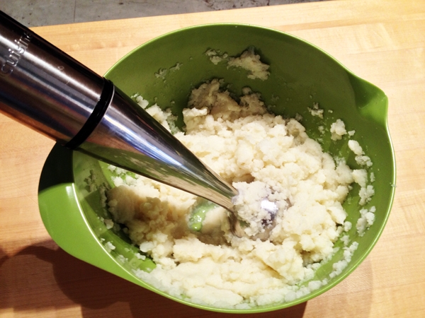 Vegan Mashed Cauliflower with Roasted Garlic and Chives