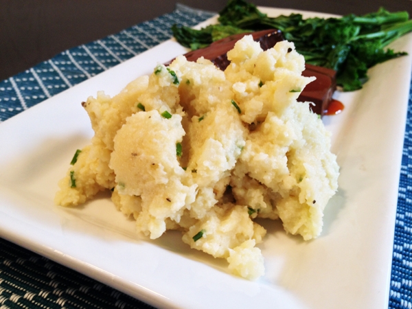 Vegan Mashed Cauliflower with Roasted Garlic and Chives