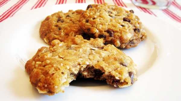 Vegan Oatmeal Chocolate Chip Cookies